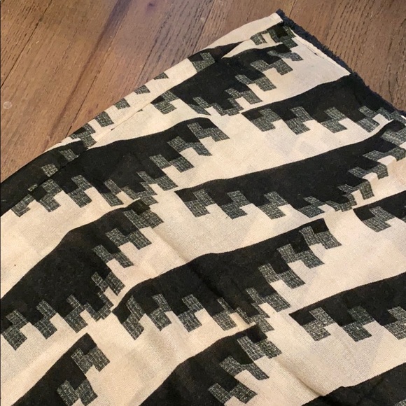 Circle scarf - Picture 3 of 3